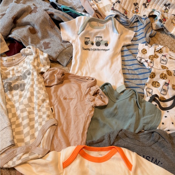 Mixed Clothing Bundle - Picture 10 of 11